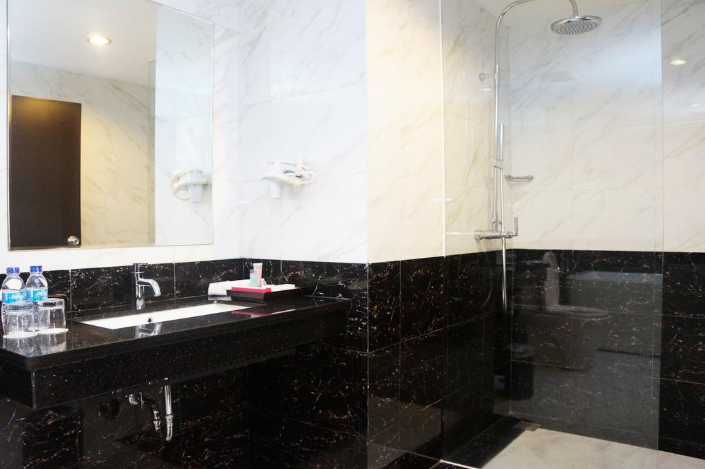 Orchardz Hotel Ayani Pontianak Exterior photo