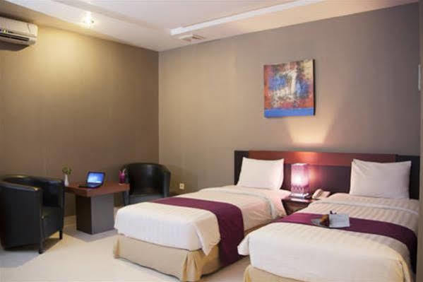 Orchardz Hotel Ayani Pontianak Exterior photo
