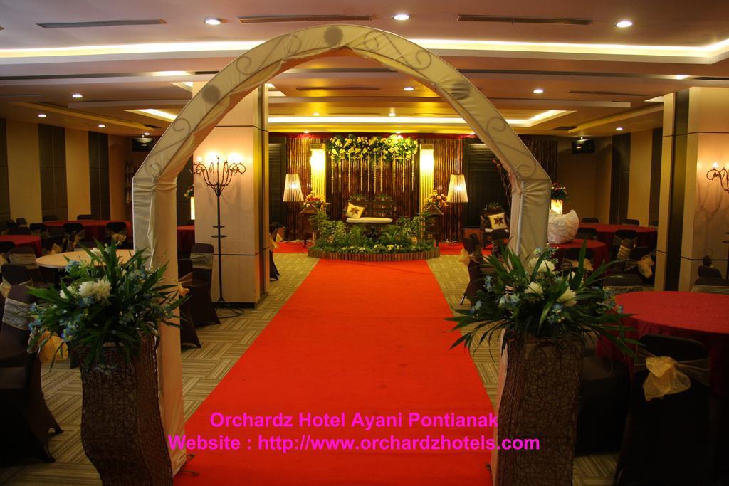 Orchardz Hotel Ayani Pontianak Exterior photo